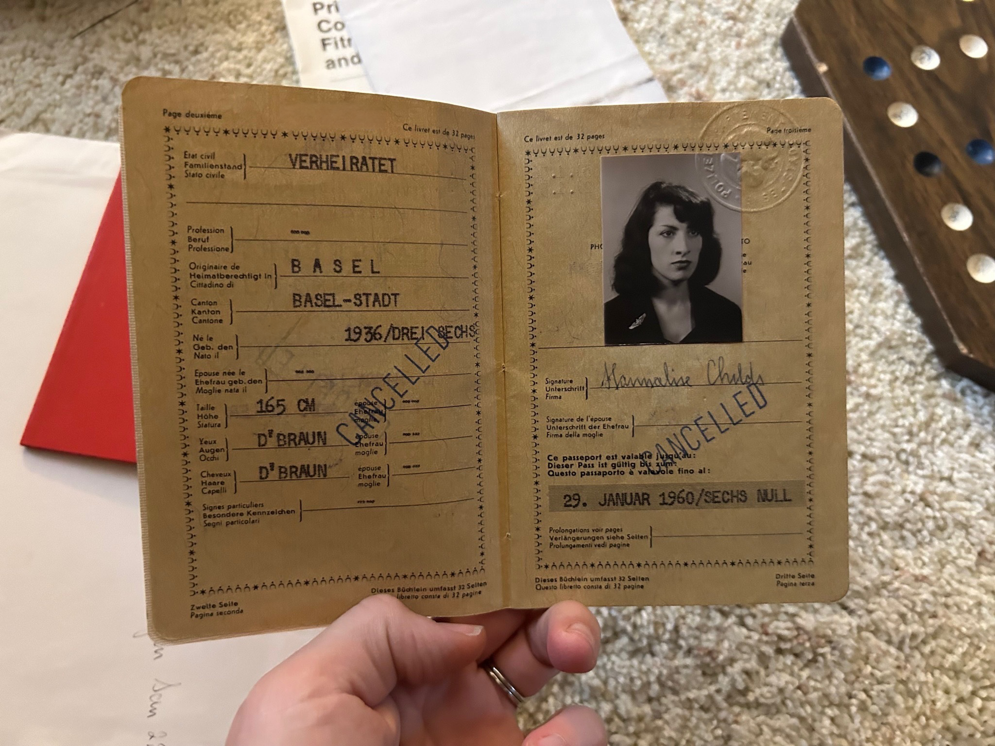 Hannalise's Swiss passport